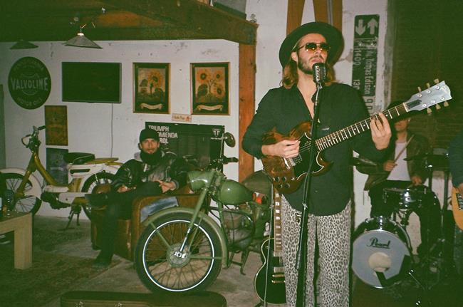 RANDALL S PRESENTA «VER SU LUZ» NUEVO SENCILLO DE SU ETAPA EN ESPAÑOL