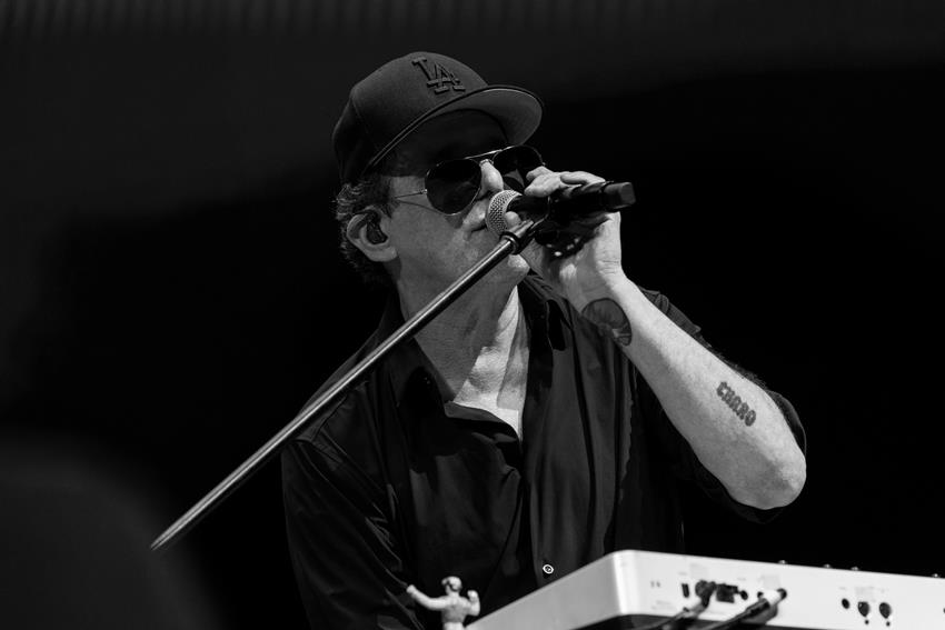 ANDRÉS CALAMARO ABRE LA VENTA DE ENTRADAS EN BOLETERÍA DEL POLIDEPORTIVO