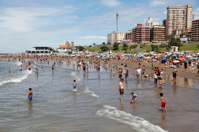 Leia Arribaron 666.083 turistas durante la primera quincena de enero a Mar del Plata