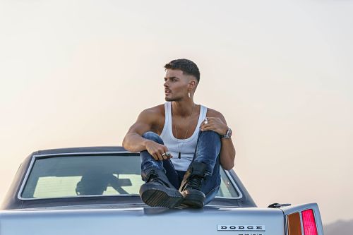 Abraham Mateo presenta su nuevo single y video Repetíamos