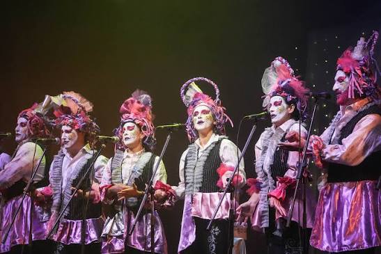 LA MURGA CONFUSA ALGARABÍA PRESENTA SU NUEVO ESPECTÁCULO «ES LO QUE HAY»