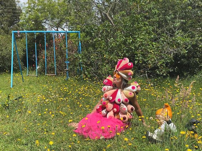 ATERCIOPELADOS PRESENTA «LA TETA PIRATA» UN CANTO A LA ENFERMEDAD COMO OPORTUNIDAD CREATIVA.