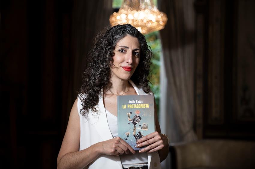 LA PROTAGONISTA LLEGA A LA BIBLIOTECA NACIONAL