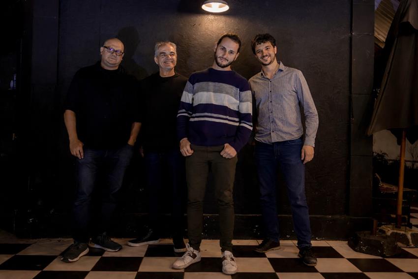 ABRE PAEZ UN HOMENAJE CON LO MEJOR DE FITO PAEZ