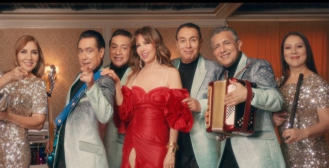 Leia LOS ÁNGELES AZULES y THALIA PRESENTAN «YO ME LO BUSQUÉ»