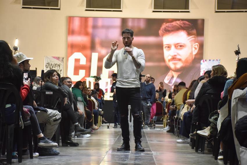  Andrés Vernazza - “Peligro: Narcisistas”: una conferencia que incomoda, libera y despierta