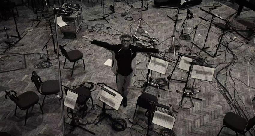 FITO PÁEZ  ESTRENA EL VIDEOCLIP DE «MALDIVINA Y TURBIALUZ»