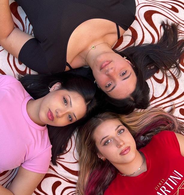 Leia M3lody presenta su show «Recorrido por las Décadas Doradas del Pop» 