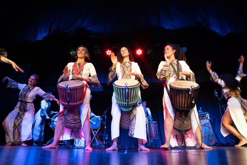 UNA NOCHE A PURO RITMO DEL OESTE AFRICANO EN MAR DEL PLATA