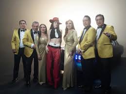 LOS ÁNGELES AZULES Y BELINDA LANZAN «POR ELLA»