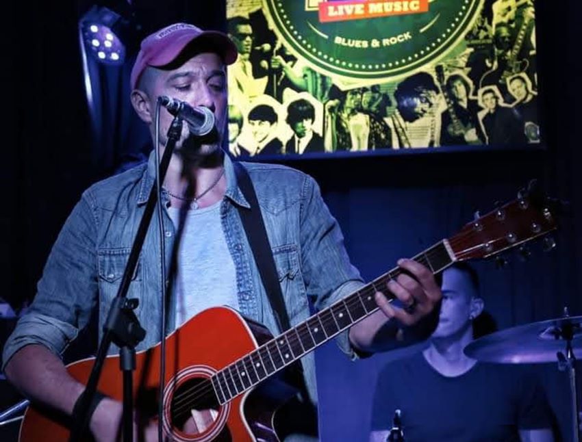 FER ROBERTS EN VIVO UN VIAJE POR LA HISTORIA DEL ROCK AND ROLL 