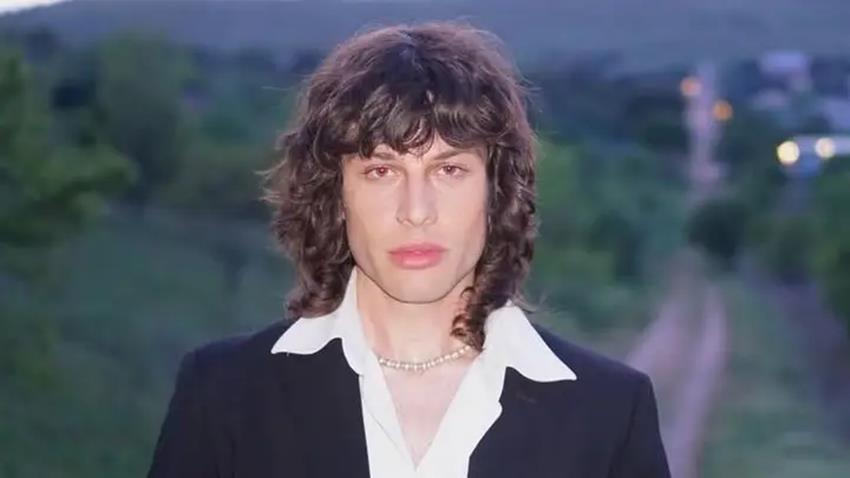 LEO RIZZI PUBLICA «AQUÍ NADIE SE PUEDE MORIR» ÚLTIMO ADELANTO DE SU NUEVO ÁLBUM