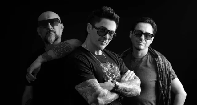 DELTA REIMAGINA «MI SOMBRA EN LA PARED» Y RINDE TRIBUTO AL ROCK EN ESPAÑOL