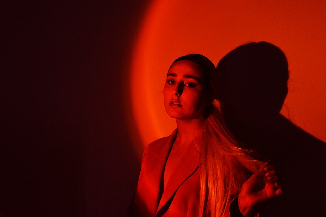 Steffania Uttaro presenta «La Mala » su nuevo single