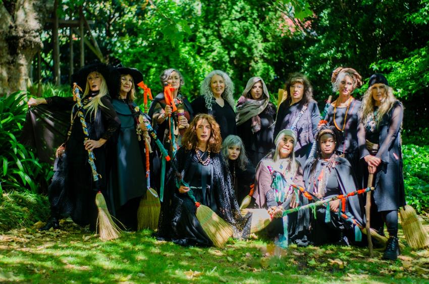 «Con el fuego en las manos» De brujas a empoderadas