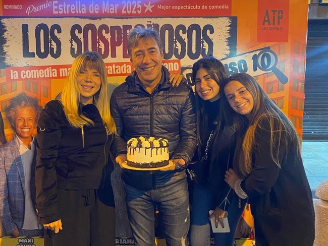 Leia Gianola festejó su cumpleaños rodeado de público en calle Rivadavia