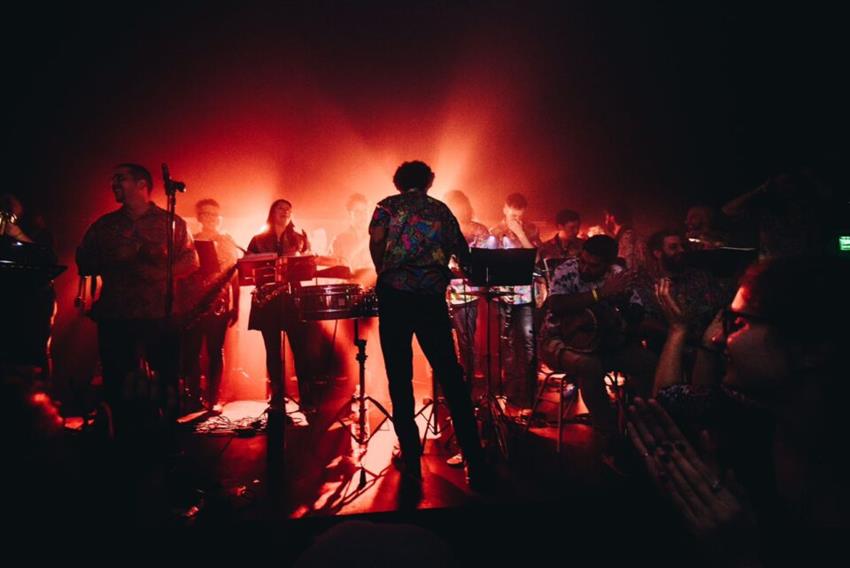 Leia La Orquesta Cumbia Grande llega a Abbey Road