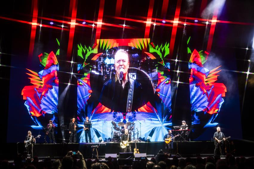 Miguel Mateos cerró su exitosa gira por el 40 aniversario de «Rockas Vivas» en el Movistar Arena