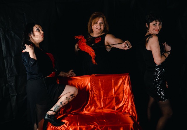 Tres mujeres buscan el ´´Destino tango ´´ con humor y músicos de lujo