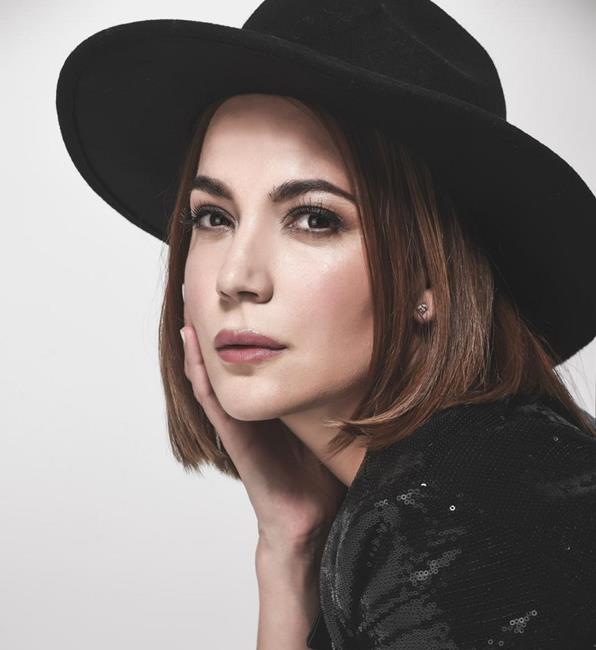 VALERIA GASTALDI LANZÓ «INOPORTUNO» SU NUEVO SINGLE.