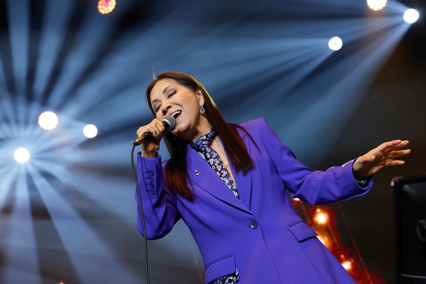 ANA GABRIEL REGRESA A  ARGENTINA CON SU GIRA «CLARO DE LUNA»