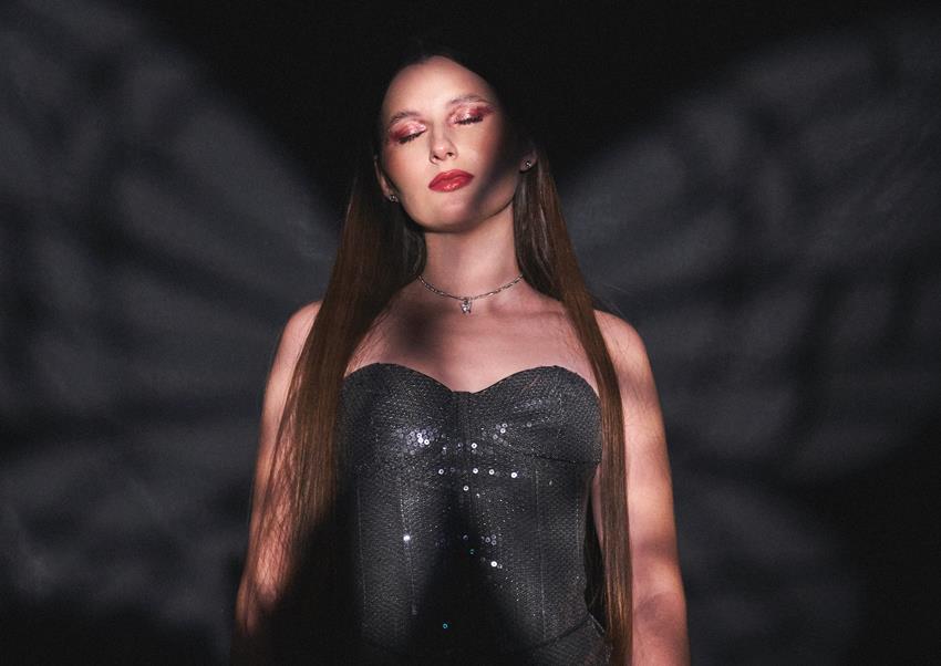 Delfina estrena su nuevo álbum «Efecto Mariposa»