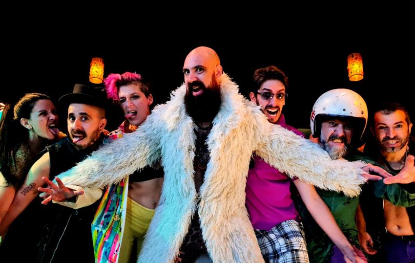 CAPITAN BOMBAY PRESENTA NUEVA CANCIÓN «LA CAMISETA»