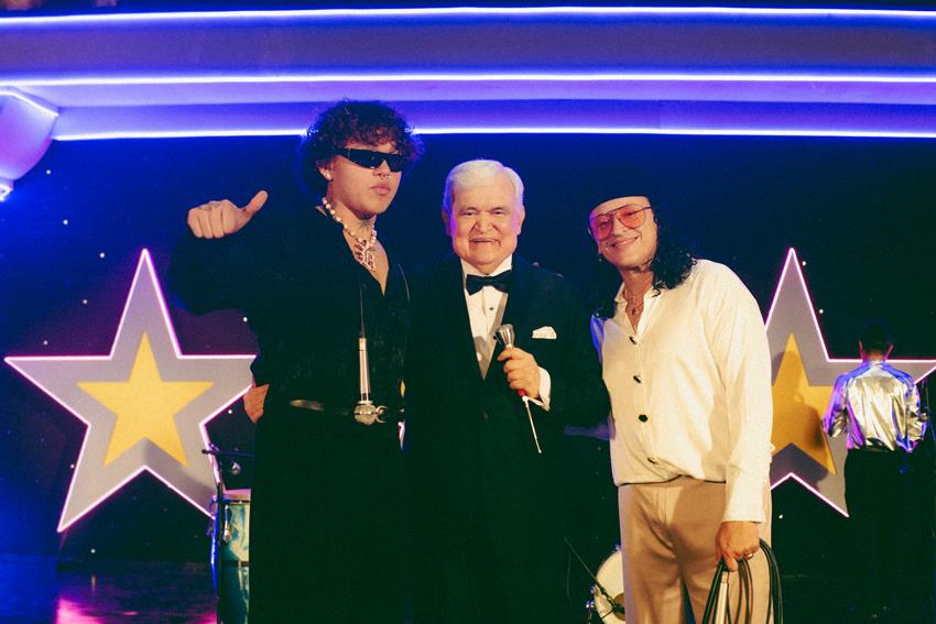 BEÉLE PRESENTA SU NUEVO SENCILLO NAVIDEÑO «LA PATADITA» 