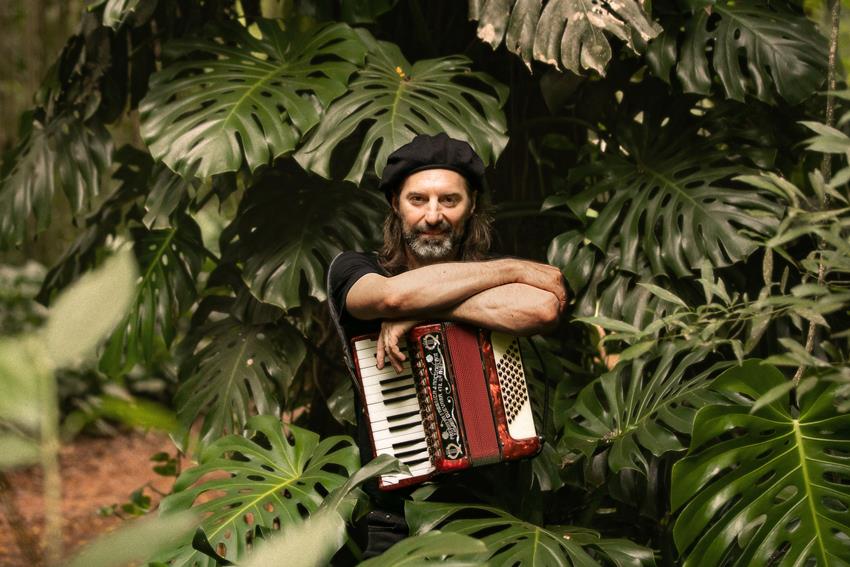 De la radio al teatro: Chango Spasiuk presenta «Enramada en vivo»