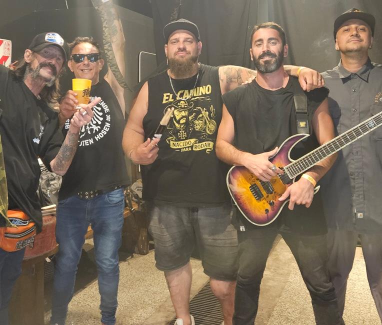 THE GARKAS CELEBRA OTRA NOCHE DE PUNK ROCK EN EL CCAVE