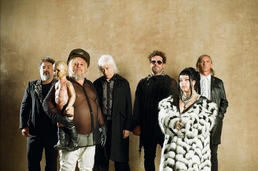 BB ASUL Y MASSACRE PRESENTAN «AJEDREZ» SU NUEVO SINGLE Y VIDEOCLIP