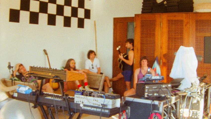 THE STROKES PRESENTAN SU TAN ESPERADO NUEVO ÁLBUM
