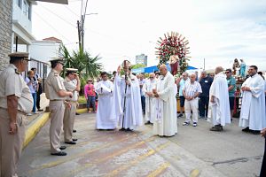 Con homenajes a los fallecidos y desaparecidos en el mar se realizó la Procesión de San Salvador