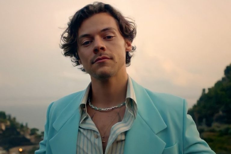 HARRY STYLES lanza el video oficial de GOLDEN