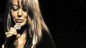 Adriana Varela  presenta Piano y voz en Teatriz