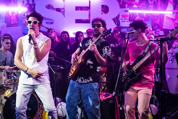 SER ANTICIPA LA PRIMAVERA CON «SOLA» SU NUEVO SINGLE EN VIVO