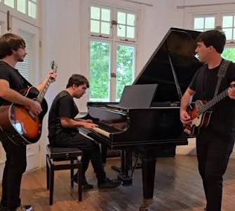 HELTER SKELTER PRESENTA SU SHOW ACÚSTICO EN VILLA VICTORIA