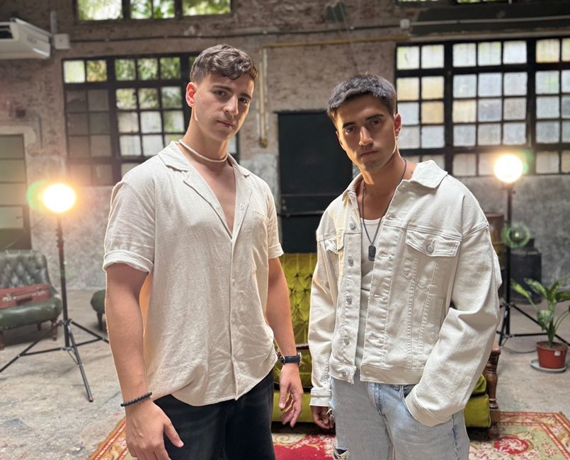 Leia EL DUO MARPLATENSE ROMAH PRESENTA «ATADO DE MANOS» SU NUEVO SINGLE