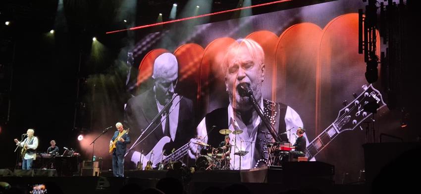 SERÚ GIRÁN VOLVIÓ A LATIR EN EL MOVISTAR ARENA: UNA NOCHE DE EMOCIÓN Y CANCIONES ETERNAS