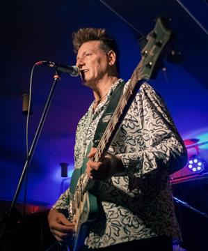 TORRES DE MANANTIALES PRESENTA EN BAJO TIERRA JAVIER MALOSETTI TRÍO