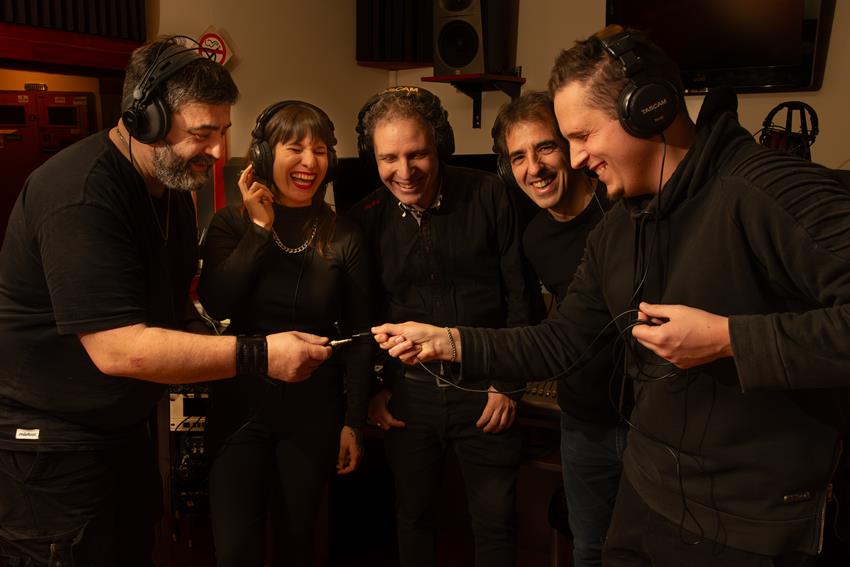 The Black Queen sube a escena con “una experiencia musical” y voz femenina