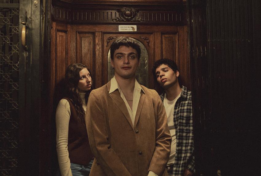 JOACO BURGOS PRESENTA  «AUNQUE SEA POR HOY»