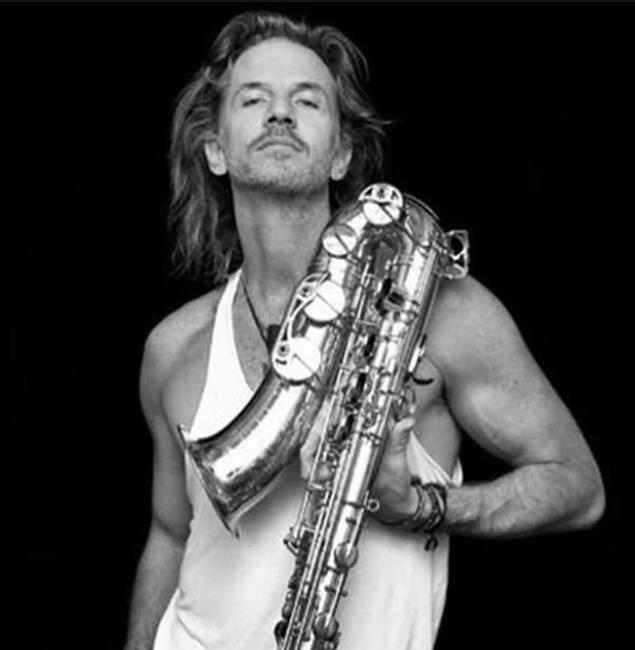 Facundo Arana con su banda en Ogham Riders