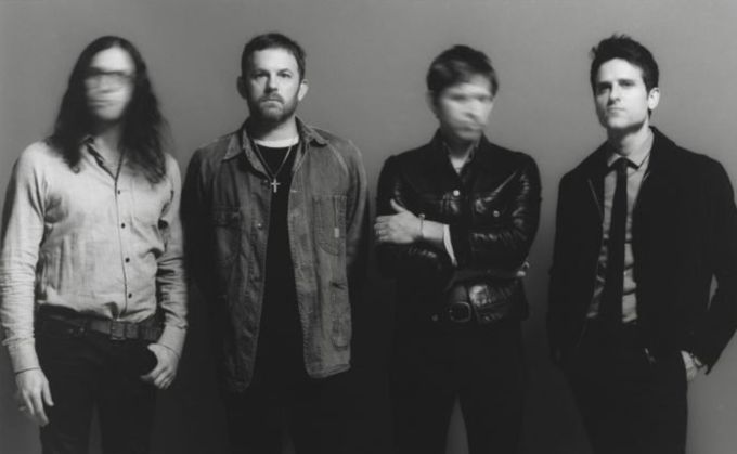 KINGS OF LEON lanzan el video oficial de ECHOING