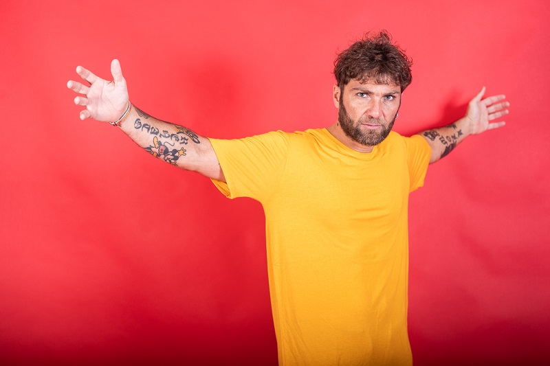 NICOLA presenta «En el Olvido» primer adelanto de su nuevo álbum.