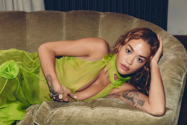 RITA ORA ESTRENÓ SU NUEVO SINGLE ´´YOU ONLY LOVE ME´´