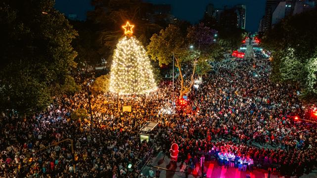 Se encendió el Árbol Navideño en Plaza San Martín