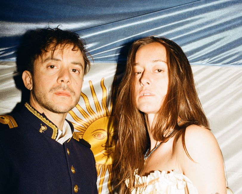 AINDA PRESENTA «ALTA SUCIEDAD»