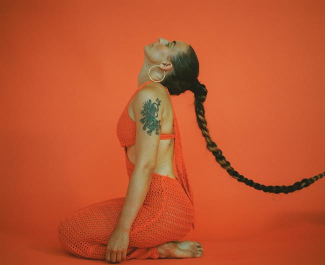 CAROLINA MAMA PRESENTA «AMINA» SU ÁLBUM DEBUT