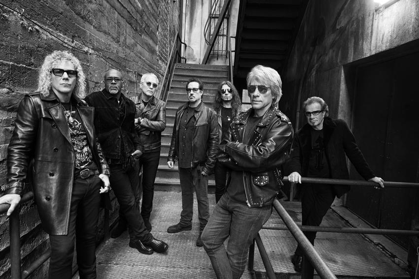 BON JOVI CON ROBBIE WILLIAMS PRESENTAN «WE MADE IT LOOK EASY»